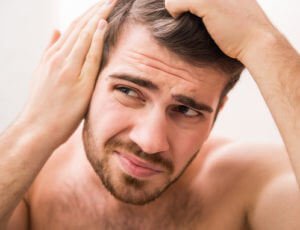 no crece el pelo a causa de tics o manías